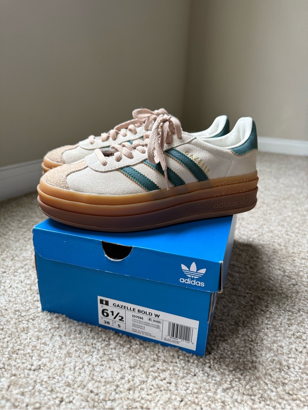 adidas Gazelle Bold W Sneakers in Beige and Green with Gum Platform